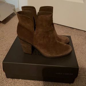 VINCE CAMUTO BOOTIES